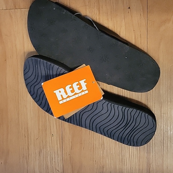 Black flip flops - right side only - amputee - Picture 2 of 4